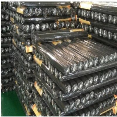 Estera opaca de la mala hierba del cuarto de niños de la planta para parar las malas hierbas que crecen que ajardinan